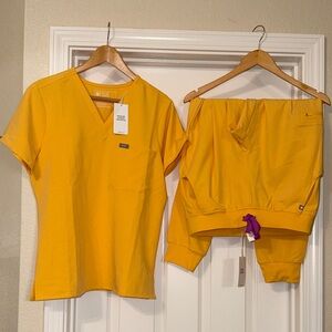 Figs Golden Yellow Scrub Set